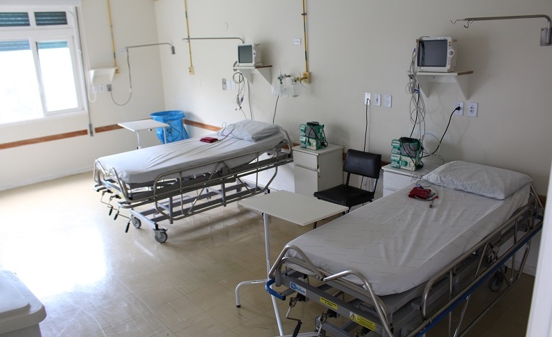 Vagas são dotadas de equipamento para monitorar sinais vitais e aportar ventilação não invasiva