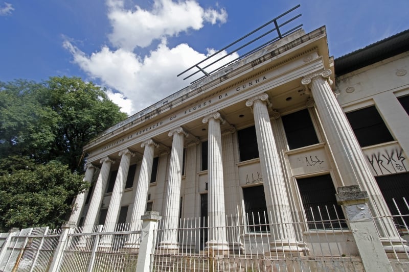 {'nm_midia_inter_thumb1':'https://www.jornaldocomercio.com/_midias/jpg/2021/03/12/206x137/1_ma_120321___predios__29_-9269085.jpg', 'id_midia_tipo':'2', 'id_tetag_galer':'', 'id_midia':'604bd10f88f09', 'cd_midia':9269085, 'ds_midia_link': 'https://www.jornaldocomercio.com/_midias/jpg/2021/03/12/ma_120321___predios__29_-9269085.jpg', 'ds_midia': 'Instituto de Educação foi feito para o centenário da Revolução Farroupilha', 'ds_midia_credi': 'MARIANA ALVES/JC', 'ds_midia_titlo': 'Instituto de Educação foi feito para o centenário da Revolução Farroupilha', 'cd_tetag': '1', 'cd_midia_w': '800', 'cd_midia_h': '533', 'align': 'Left'}