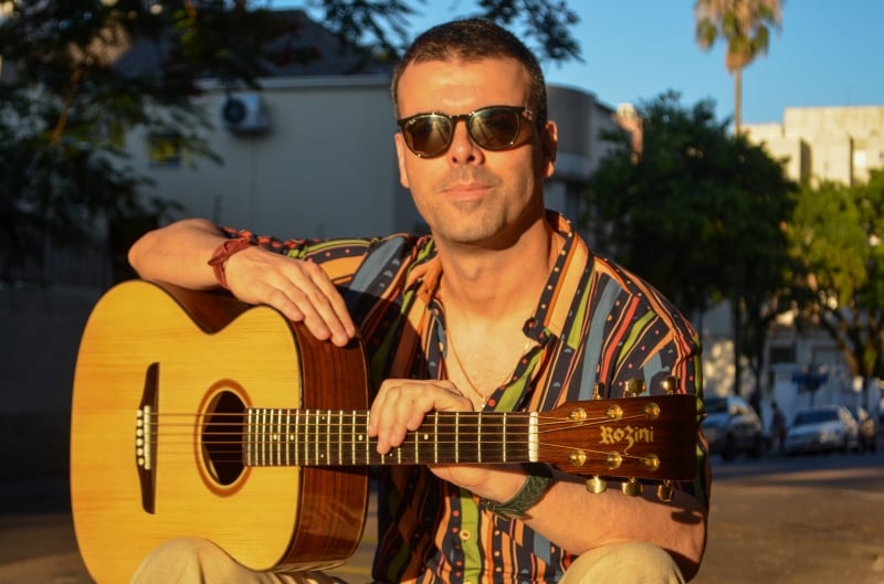 'Sunburst do Universo' faz parte do projeto 'Mira el mar' do músico porto-alegrense