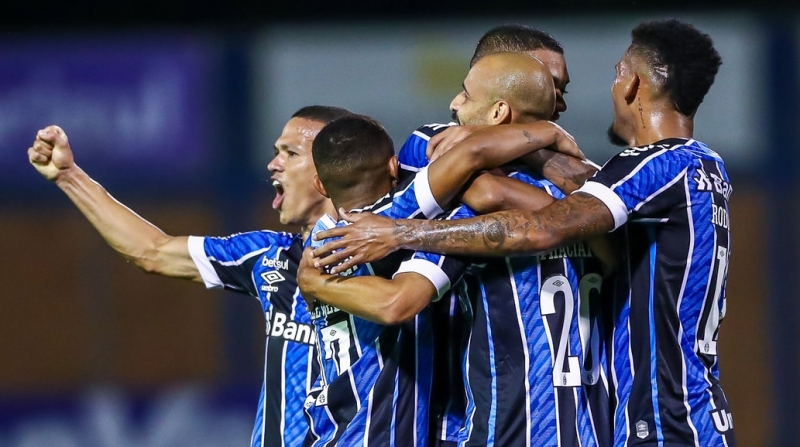 Os gols foram marcados por Thaciano e Lucas Araújo, com comemoração animada do grupo