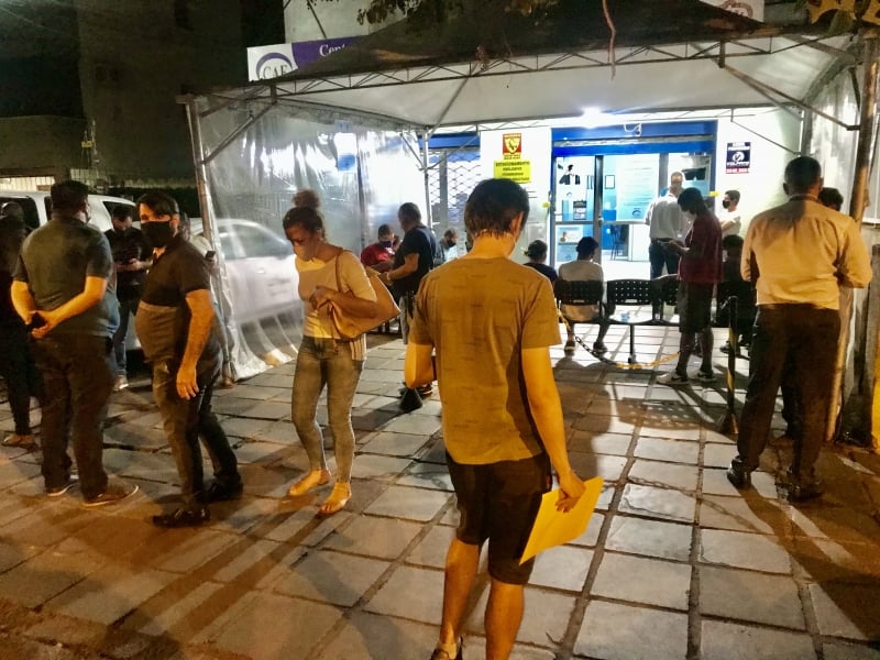 Registro de óbitos teve filas na Capital, no sábado, em função de intervalos nos plantões