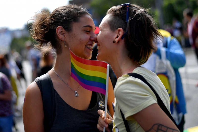 Primeiro casamento homoafetivo do Brasil, firmado diretamente em cartório, ocorreu em Porto Alegre