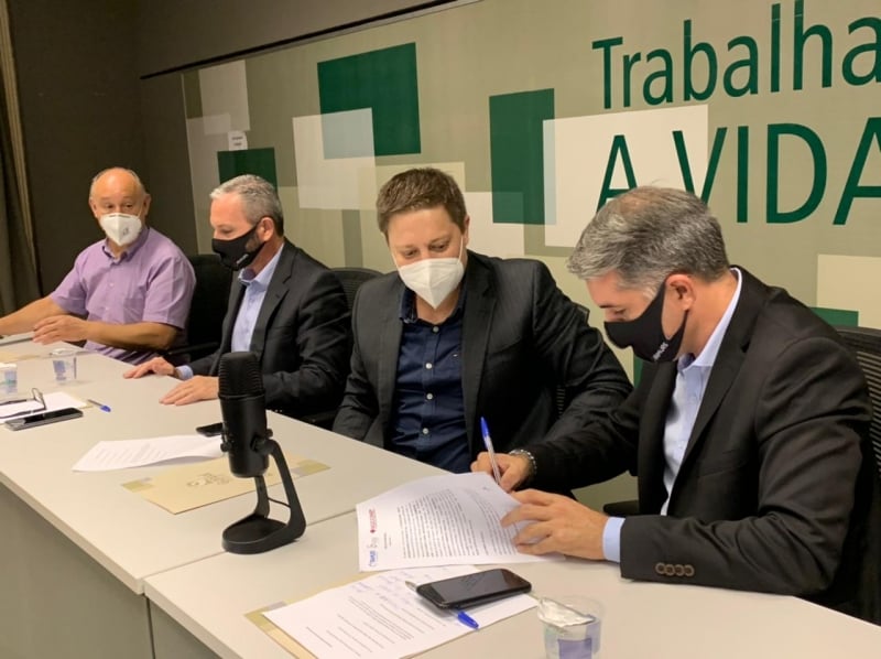 Acordo foi assinado por presidentes da Granpal, Famurs e Agconp nesta segunda-feira