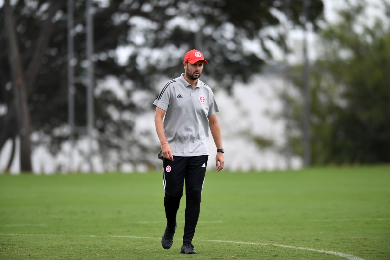 Sem ter o nome no BID, Ramírez invadiu a área técnica no domingo