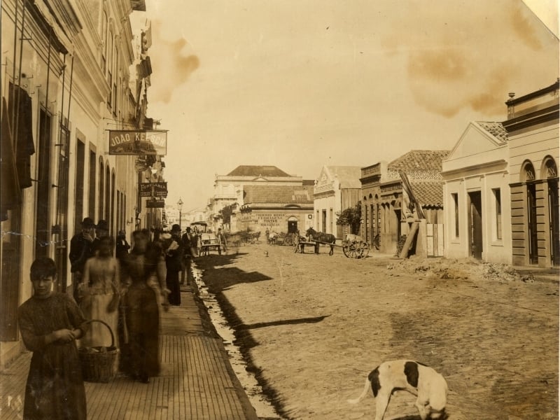 Quando eclodiu a Revolução Farroupilha, as construções de extensão foram paralisadas, sendo retomadas a partir de 1840