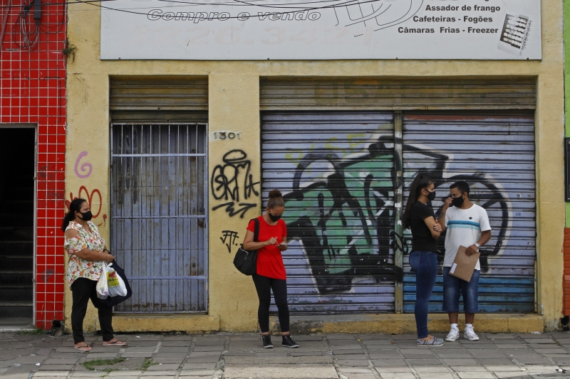 'Medidas extraordinárias' valem para restaurantes, bares e comércio não essencial