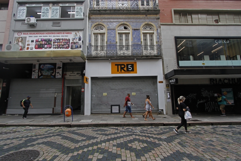 Pelo menos até o dia 04 de abril, lojas só podem funcionar de segundas a sextas-feiras