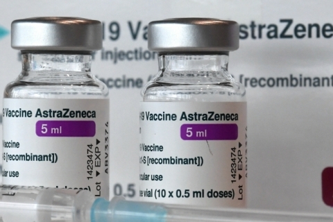 Também há relatos envolvendo o imunizante desenvolvido pela Universida de Oxford com a Astrazeneca