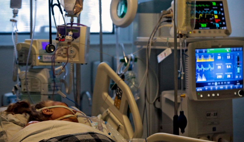 De 2.959 pacientes internados em tratamento intensivo, 1.801 foram diagnosticados com Covid-19