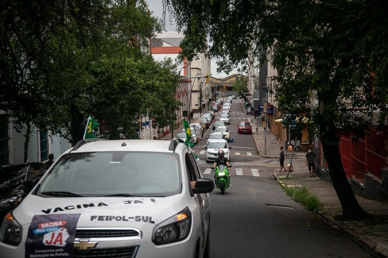 Carreata da Ugeirm percorreu o centro da Capital, em direção ao Palácio Piratini