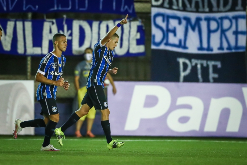 Após boa jogada de Ferreirinha, Pedro Lucas marcou o gol que definiu o empate