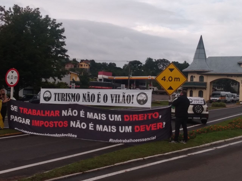 Representantes do trade turístico protestaram na estrada de acesso às principais cidades serranas