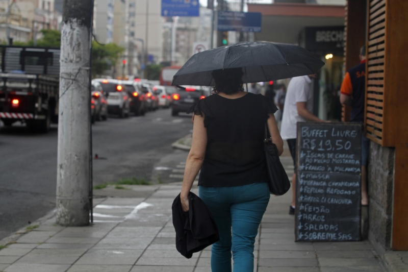 Capital gaúcha pode ter pancadas de chuva isoladas ao longo da manhã, informa a MetSul Meteorologia