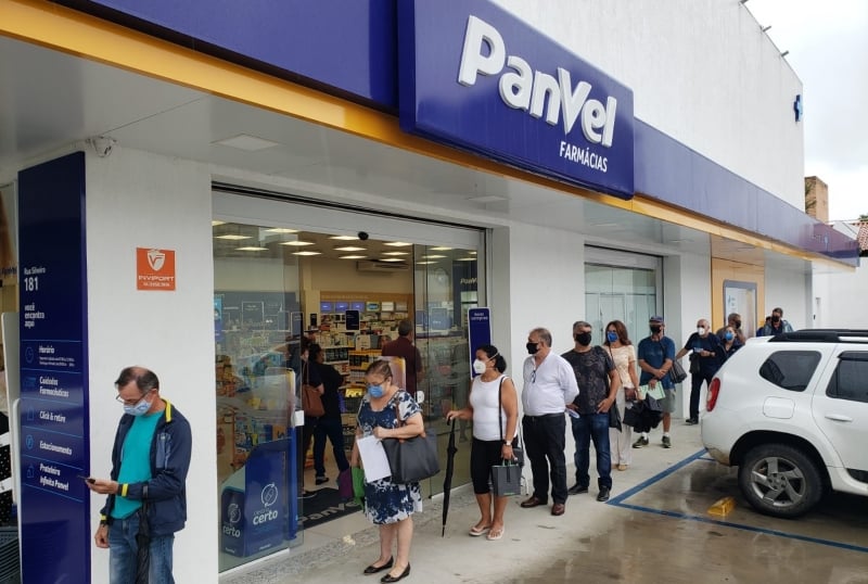 Fliais de três redes de farmácias estão fazendo as aplicações em diversas regiões da Capital