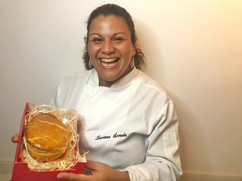 A chef Luciana Arruda cobra R$ 68,00 pela sua inven&ccedil;&atilde;o deste ano, que foi sugerida por um amigo Foto: Arquivo Pessoal/Divulga&ccedil;&atilde;o/JC