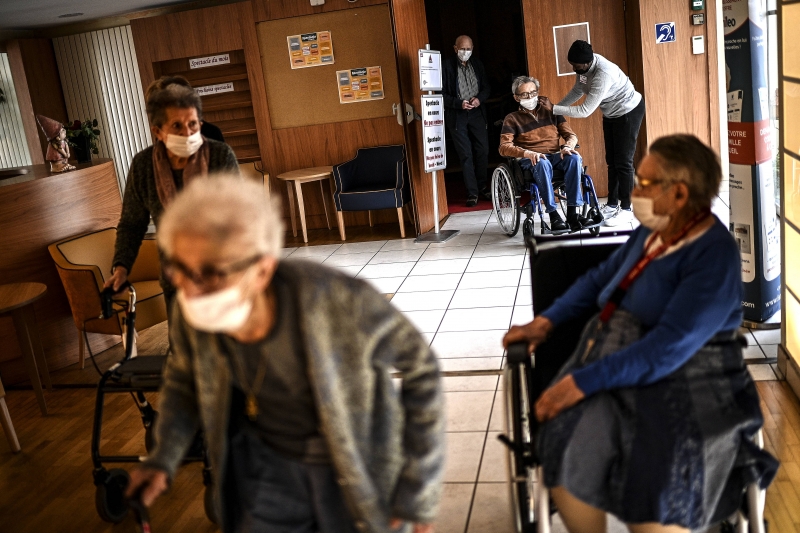 Divulgação ocorre após premiê italiano reclamar que país não segue diretrizes do governo para dar prioridade aos idosos