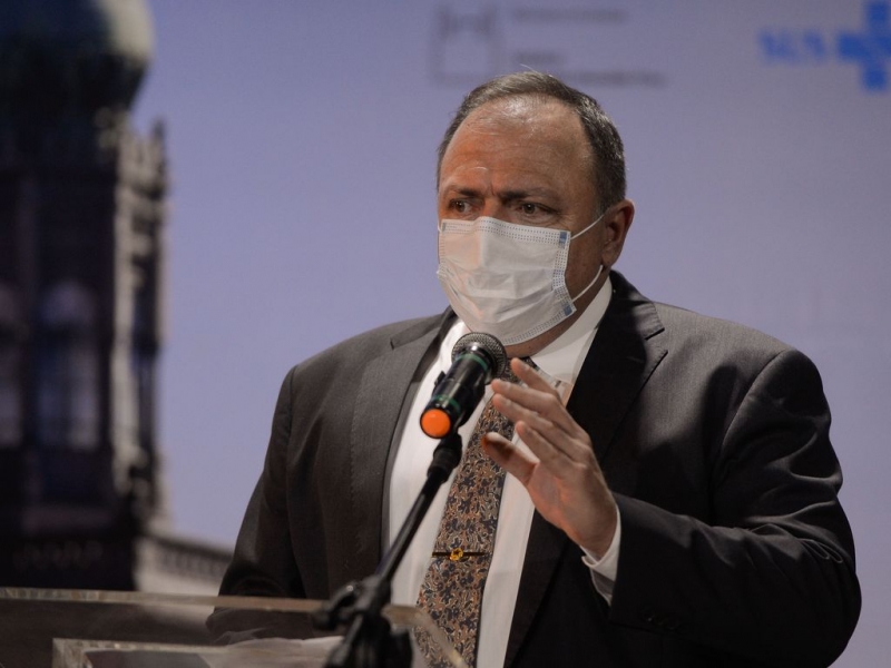 Ex-ministro, general da ativa, está em quarentena após ter contato com duas pessoas com covid-19