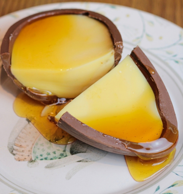 A Aprecie Pudins surgiu em 2020 e, para a Páscoa, colocou o doce como recheio de ovo Foto: APRECIE PUDINS/DIVULGAÇÃO/JC