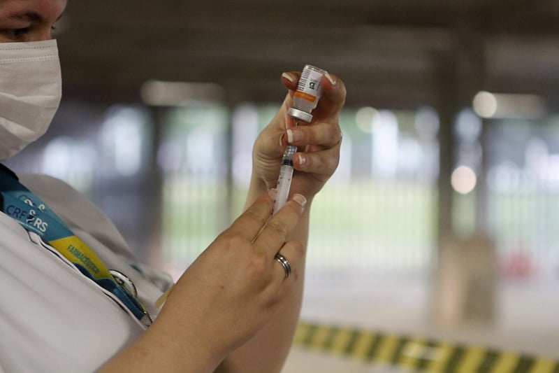 Doses que encaminhadas atenderão aos profissionais envolvidos no enfrentamento à Covid-19 