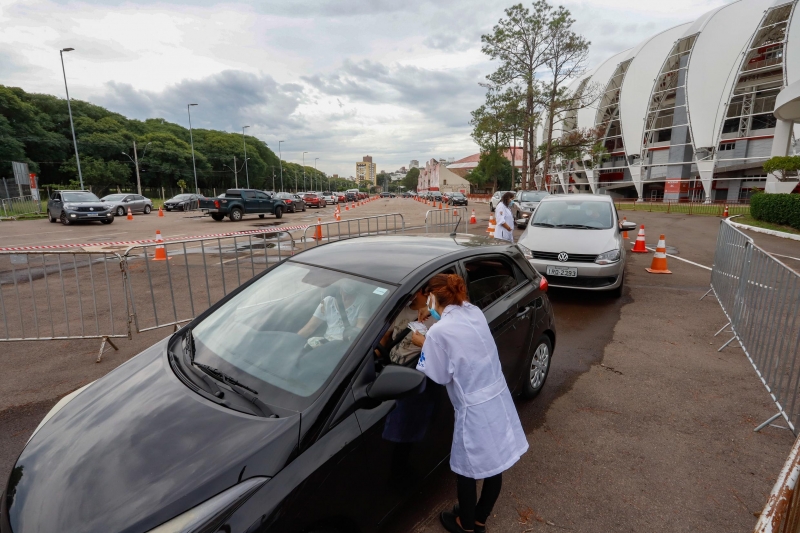 São quatro pontos de drive-thru na Capital; um deles fica no Estádio Beira-Rio