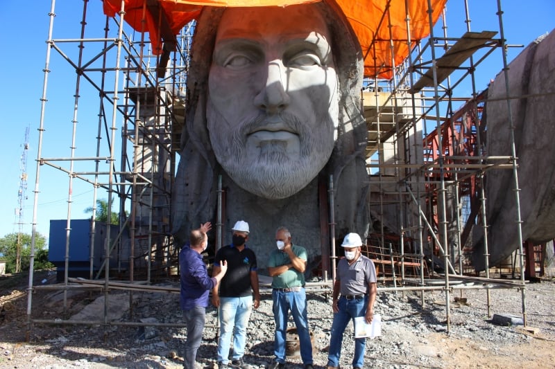 Estátua, que terá 37 metros de comprimento, tem como intuito aumentar o turismo religioso no município