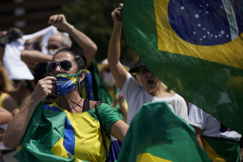 Manifestantes pediam principalmente 'intervenção militar com Bolsonaro no poder'