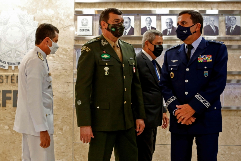 Cerimônia no Ministério da Defesa oficializou novos comandantes