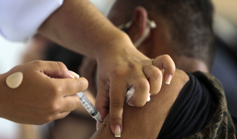 Desde o início da vacinação no fim de janeiro, foram 17,6 milhões de pessoas vacinadas