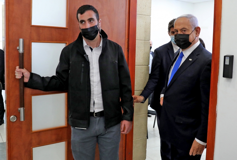 Premiê é acusado de corrupção, fraude e abuso de poder em três casos