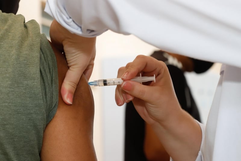 Pessoas com 66 anos começaram a ser vacinados na quinta-feira passada (1)