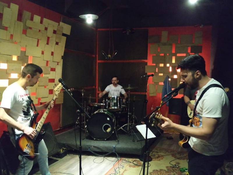 Grupo criou maioria das músicas do disco antes do início do isolamento social