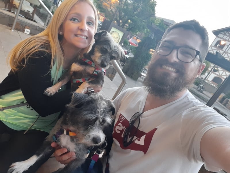 Gisele e o marido Maurício consideram como filhas Maggie, de nove anos, e Charlotte, de dois anos