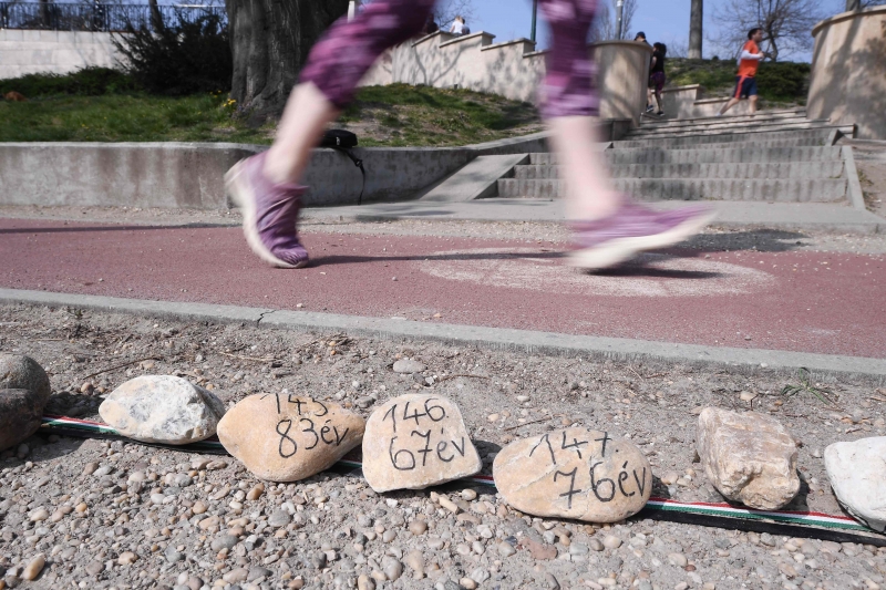 Budapeste, capital húngara, tem homenagens nas ruas para quem perdeu a vida para a Covid-19