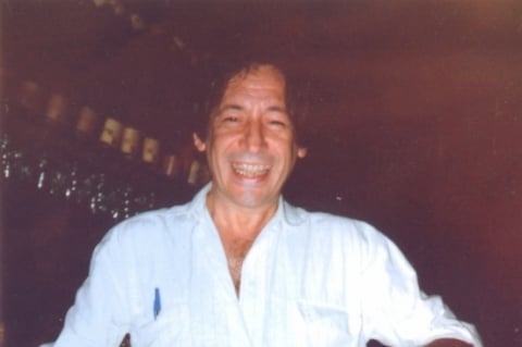 Tarso de Castro entre o irmão Múcio e o ator e amigo Paulo César Pereio