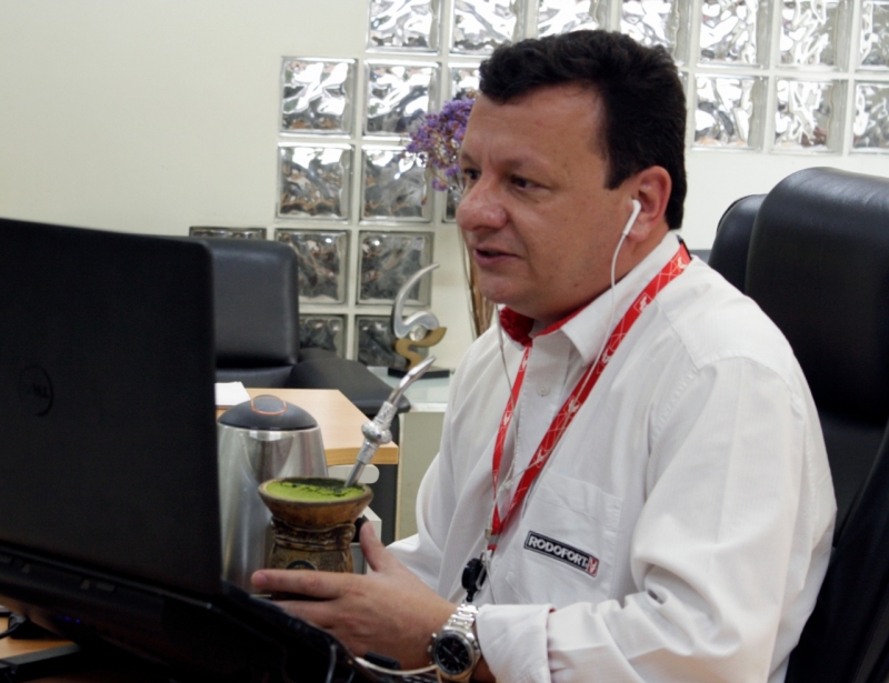 {'nm_midia_inter_thumb1':'https://www.jornaldocomercio.com/_midias/jpg/2021/04/07/206x137/1_alves_pereira__5_-9285827.jpeg', 'id_midia_tipo':'2', 'id_tetag_galer':'', 'id_midia':'606e1f5393559', 'cd_midia':9285827, 'ds_midia_link': 'https://www.jornaldocomercio.com/_midias/jpg/2021/04/07/alves_pereira__5_-9285827.jpeg', 'ds_midia': 'Rodofort e Guerra atuar&atilde;o juntas no mercado de implementos pesados', 'ds_midia_credi': 'Rodofort/Divulga&ccedil;&atilde;o/JC', 'ds_midia_titlo': 'Rodofort e Guerra atuar&atilde;o juntas no mercado de implementos pesados', 'cd_tetag': '1', 'cd_midia_w': '800', 'cd_midia_h': '615', 'align': 'Left'}