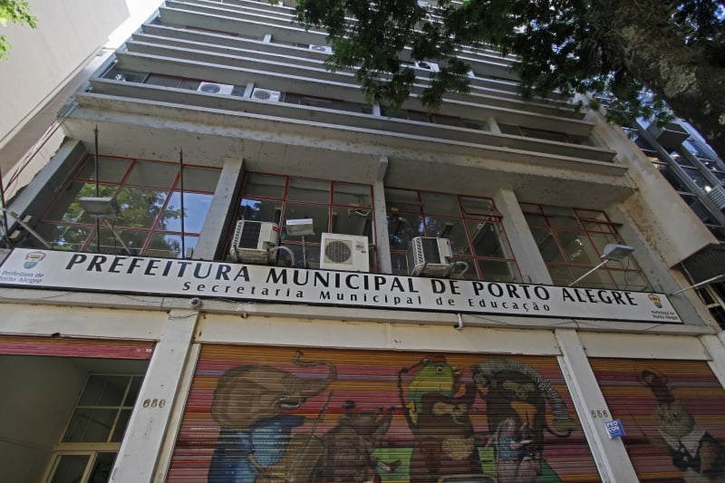 Grande parte do acervo do local, que fica dentro da Smed, é especializado em educação