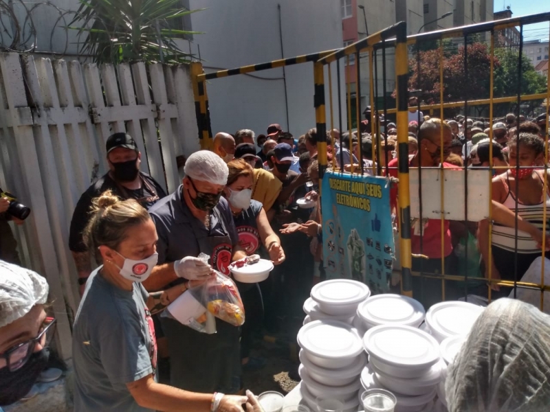 Famílias cadastradas pelo coletivo receberão alimentos, kits de higiene e botijões de gás