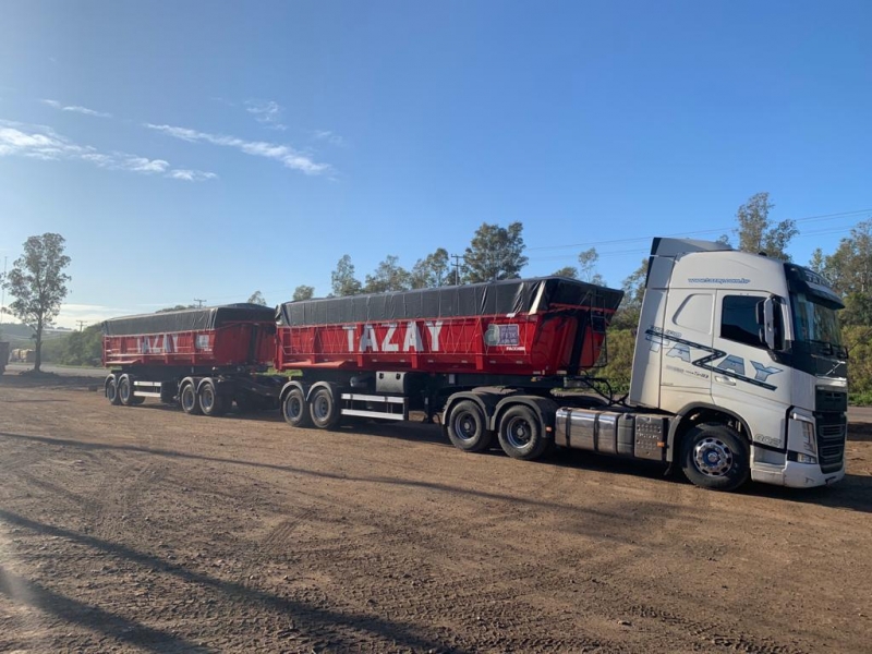 {'nm_midia_inter_thumb1':'https://www.jornaldocomercio.com/_midias/jpg/2021/04/12/206x137/1_6731fbad_fb50_4501_bece_85bbd234a8b3-9288838.jpg', 'id_midia_tipo':'2', 'id_tetag_galer':'', 'id_midia':'6074ae54e9f9b', 'cd_midia':9288838, 'ds_midia_link': 'https://www.jornaldocomercio.com/_midias/jpg/2021/04/12/6731fbad_fb50_4501_bece_85bbd234a8b3-9288838.jpg', 'ds_midia': 'Falta de caminh&otilde;es no mercado e estradas de secund&aacute;rias mal conservadas dificultam o escoamento', 'ds_midia_credi': 'Everton Figueir&oacute;/Tazay Transportes/Divulga&ccedil;&atilde;o', 'ds_midia_titlo': 'Falta de caminh&otilde;es no mercado e estradas de secund&aacute;rias mal conservadas dificultam o escoamento', 'cd_tetag': '1', 'cd_midia_w': '800', 'cd_midia_h': '600', 'align': 'Left'}