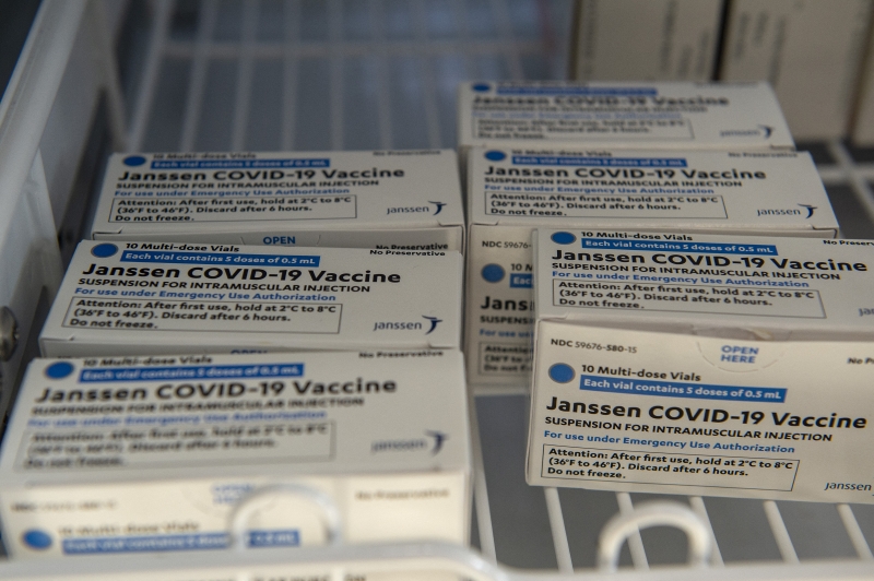 Ainda assim, CDC defende a suspensão do imunizante produzido pela farmacêutica Janssen
