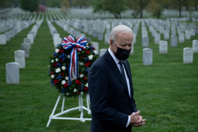 Coletiva de Biden foi realizada no Cemitério Nacional de Arlington, onde muitos dos soldados dos EUA mortos no Afeganistão estão enterrados