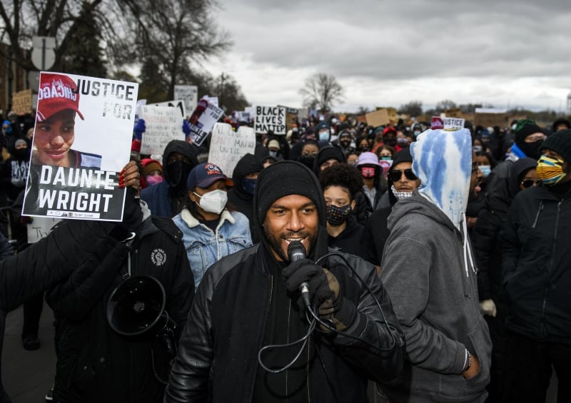 Protestos são pela morte de Daunte Wright, um jovem negro de 20 anos, durante uma operação de trânsito