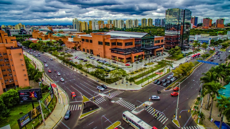 {'nm_midia_inter_thumb1':'https://www.jornaldocomercio.com/_midias/jpg/2021/04/14/206x137/1_16052016_dji_0667-9290993.jpg', 'id_midia_tipo':'2', 'id_tetag_galer':'', 'id_midia':'607744fc81483', 'cd_midia':9290993, 'ds_midia_link': 'https://www.jornaldocomercio.com/_midias/jpg/2021/04/14/16052016_dji_0667-9290993.jpg', 'ds_midia': 'P.3 - Página 3 - coluna começo de Conversa - Shopping Iguatemi Porto Alegre - fotos históricas - foto de 2016 - com novas ampliações e a torre em frente ao empreendimento', 'ds_midia_credi': 'SHOPPING IGUATEMI/DIVULGAÇÃO/JC', 'ds_midia_titlo': 'P.3 - Página 3 - coluna começo de Conversa - Shopping Iguatemi Porto Alegre - fotos históricas - foto de 2016 - com novas ampliações e a torre em frente ao empreendimento', 'cd_tetag': '1', 'cd_midia_w': '800', 'cd_midia_h': '449', 'align': 'Left'}