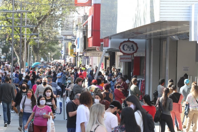 Casos continuam a ser registrados, mas não se compara ao número de fevereiro e março