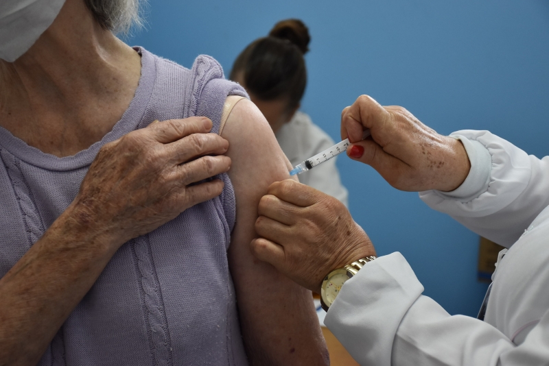  Nas últimas 24 horas, 467.300 pessoas receberam a primeira dose da vacina