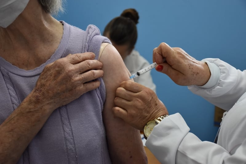  Nas últimas 24 horas, 467.300 pessoas receberam a primeira dose da vacina