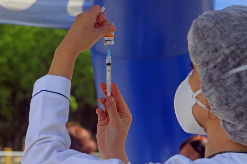 Vacinação contra a doença no Brasil começou no dia 17 de janeiro