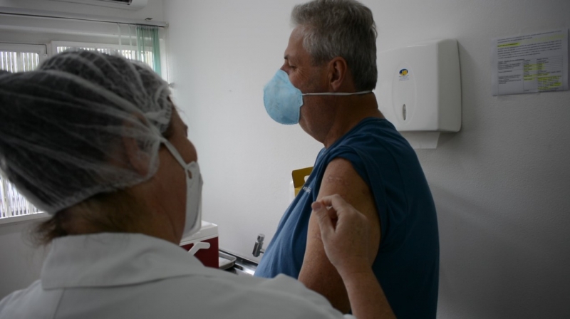 Em Estância Velha, imunização de pessoas com comorbidades, acima dos 59 anos, iniciou nesta terça
