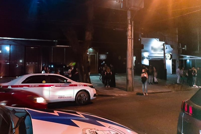 Cerca de 150 pessoas estavam dentro da boate, localizada na rua Marquês da Pombal