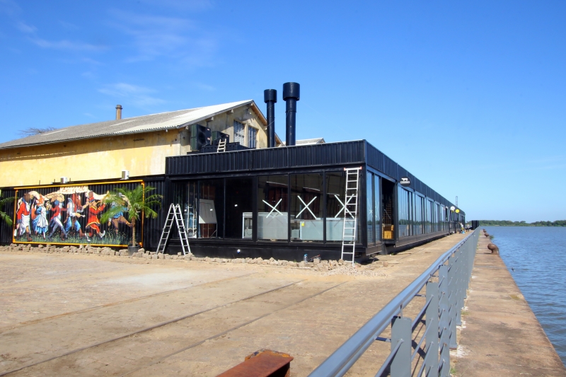 Ilustra��o na parede e deque de cont�ineres onde ficar�o restaurantes ser�o atrativos na Travessa P�r-do-Sol