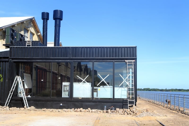 {'nm_midia_inter_thumb1':'https://www.jornaldocomercio.com/_midias/jpg/2021/04/23/206x137/1_lp_230421___cais__22_-9300742.jpg', 'id_midia_tipo':'2', 'id_tetag_galer':'', 'id_midia':'6082e251356ec', 'cd_midia':9300742, 'ds_midia_link': 'https://www.jornaldocomercio.com/_midias/jpg/2021/04/23/lp_230421___cais__22_-9300742.jpg', 'ds_midia': 'Fotos do Cais Mau&aacute; ', 'ds_midia_credi': 'LUIZA PRADO/JC', 'ds_midia_titlo': 'Fotos do Cais Mau&aacute; ', 'cd_tetag': '1', 'cd_midia_w': '800', 'cd_midia_h': '533', 'align': 'Left'}